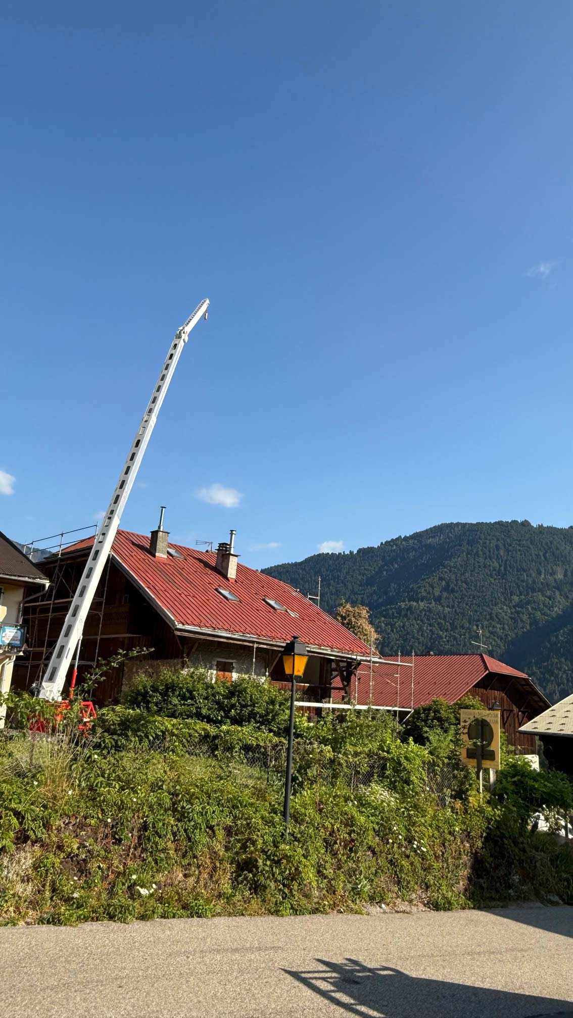Photo d'une grue de la société DEMARTY-PERILLAT CHARPENTE