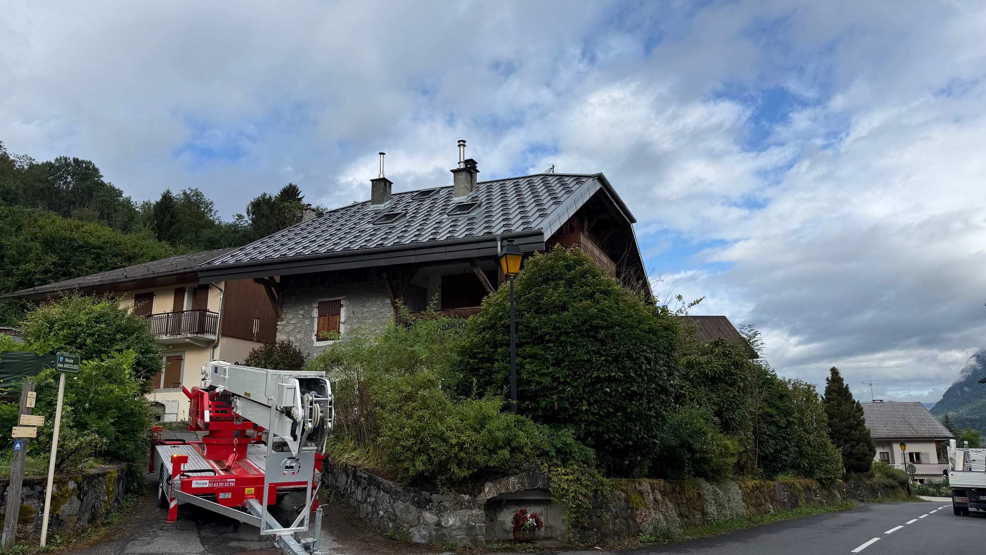 Photo de la rénovation d'un chalet - DEMARTY-PERILLAT CHARPENTE à Scionzier