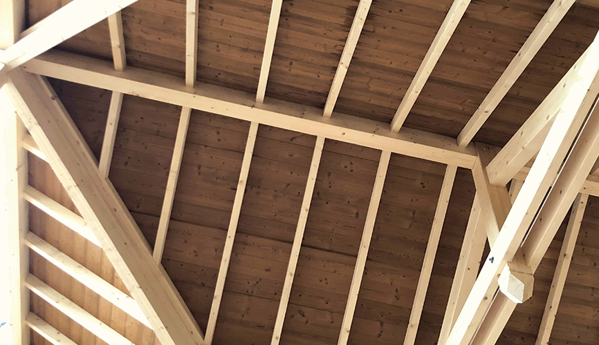 Photo d'une grande charpente en bois - DEMARTY-PERILLAT CHARPENTE